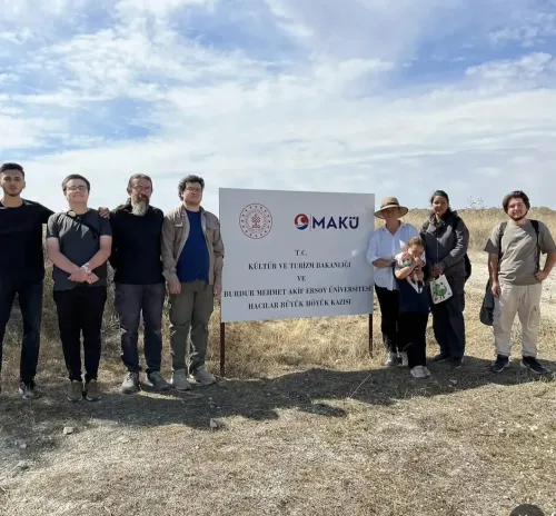 MAKÜ Arkeoloji Öğrencilerinin İlk Dersi 5.300 Yıllık Tarihin İzinde Başladı