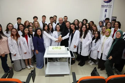 Kimya Bölümü Öğrencileri Beyaz Önlüklerini Giydi