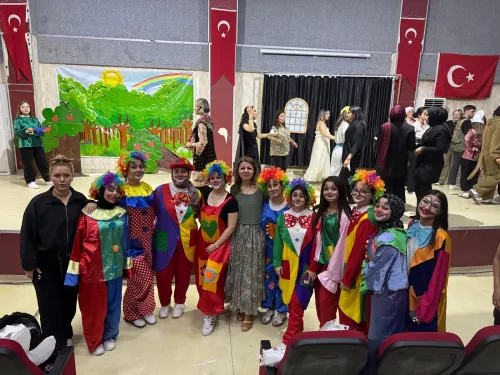 Çocuk Gelişimi Öğrencilerinden Anaokulu Çocuklarına Tiyatro Gösterisi