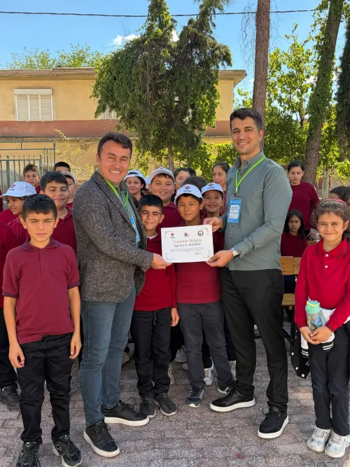 Köy Okulunda Bilim Hasadı: Prof. Dr. Ali Kavgacı'dan Öğrencilere İklim ve Biyoçeşitlilik Sunumu