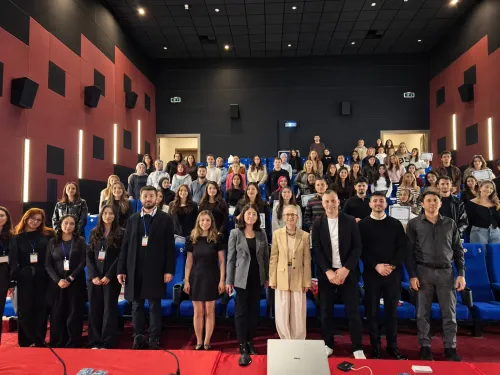 Sağlık Yönetimi Öğrencileri Kariyer Sohbetleri ve Mezun Buluşması Etkinliğinde Sektör Temsilcileriyle Bir Araya Geldi