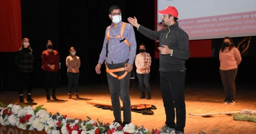 MAKÜ Personeline Afetlerde Koruma Eğitimi Verildi