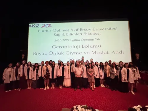 Gerontoloji Bölümü Öğrencileri Beyaz Önlüklerini Giydi