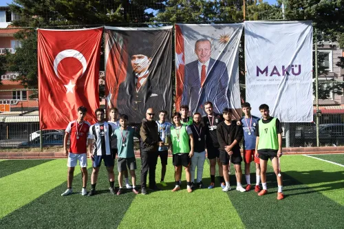 Sağlık Bilimleri Fakültesi Futbol Takımından “Üniversitene Hoş Geldin” Turnuvasında Gümüş Madalya