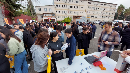 MAKÜ Antalya Karatay Anadolu Lisesinde yeni öğrenci adaylarına tanıtıldı